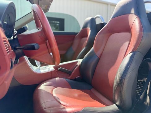 Used 2006 Chrysler Crossfire Limited RWD image 23
