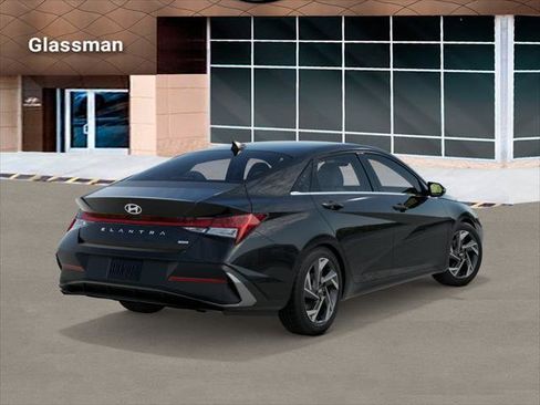 New 2025 Hyundai Elantra Limited image 4