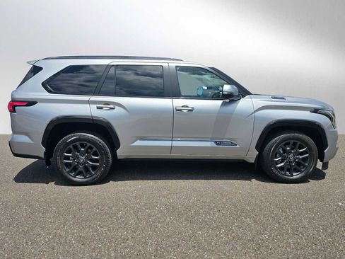 Used 2025 Toyota Sequoia Platinum AWD/4WD image 2