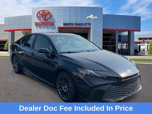 Used 2025 Toyota Camry SE w/ Convenience Package FWD image 1