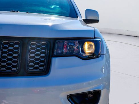 Used 2022 Jeep Grand Cherokee Laredo X AWD/4WD image 4