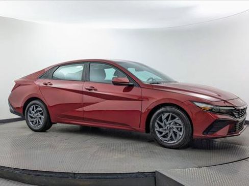 Used 2024 Hyundai Elantra SEL FWD image 11