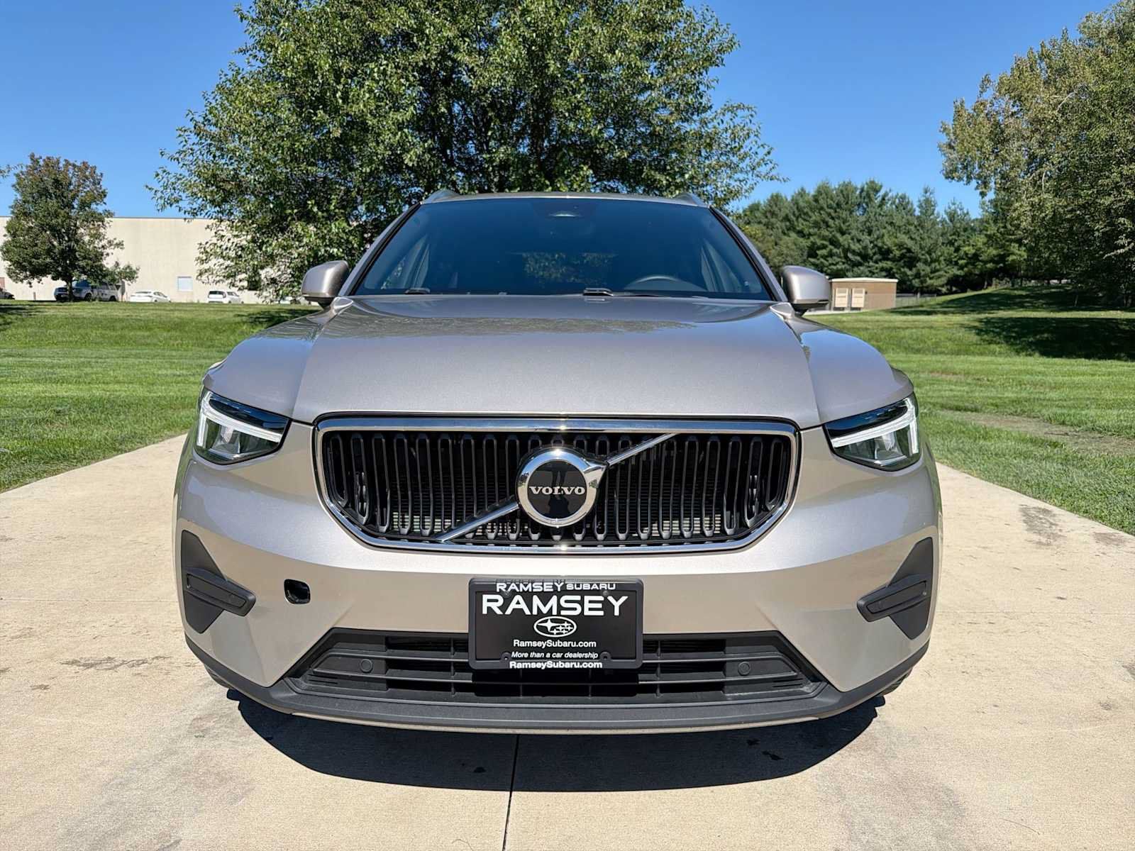 Used 2023 Volvo XC40 B5 Core w/ Convenience Package AWD/4WD image 9