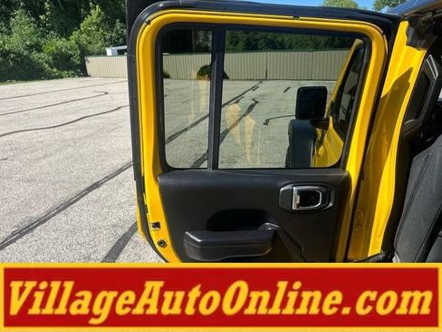 Used 2019 Jeep Wrangler Unlimited Sport w/ Technology Group AWD/4WD image 32