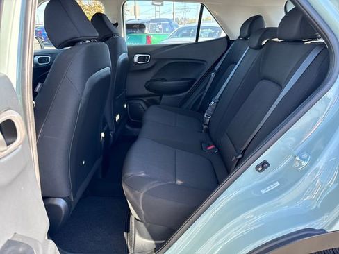 Used 2025 Hyundai Venue SE FWD image 17