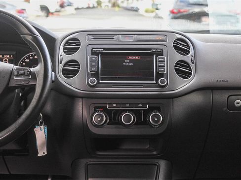 Used 2012 Volkswagen Tiguan SE image 13