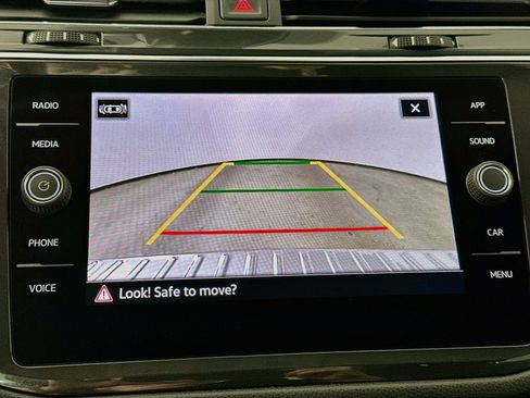 Used 2023 Volkswagen Tiguan SE FWD image 25