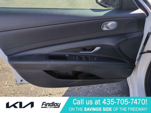 Used 2023 Hyundai Elantra Limited FWD image 13