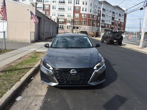 Used 2025 Nissan Altima 2.5 SV image 3