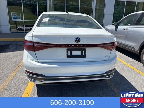 Used 2025 Volkswagen Jetta SEL FWD image 9