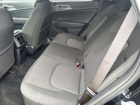 Used 2023 Kia Sportage LX image 15