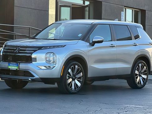 New 2026 Mitsubishi Outlander SE FWD image 9