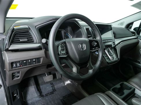 Used 2024 Honda Odyssey Touring image 4