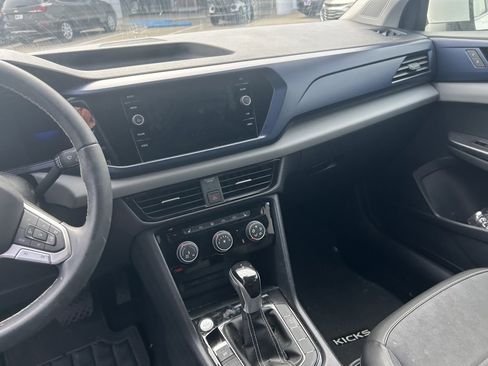 Used 2023 Volkswagen Taos SE image 12