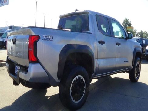 Used 2024 Toyota Tacoma TRD Off-Road image 6