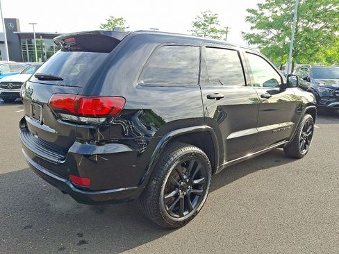 Used 2021 Jeep Grand Cherokee Laredo X AWD/4WD image 6