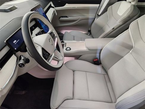 New 2025 Volvo EX90 Plus image 14