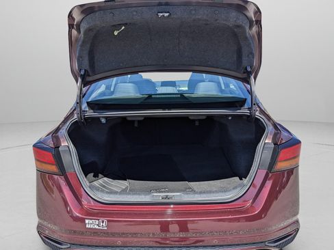 Used 2025 Nissan Altima 2.5 SV FWD image 11