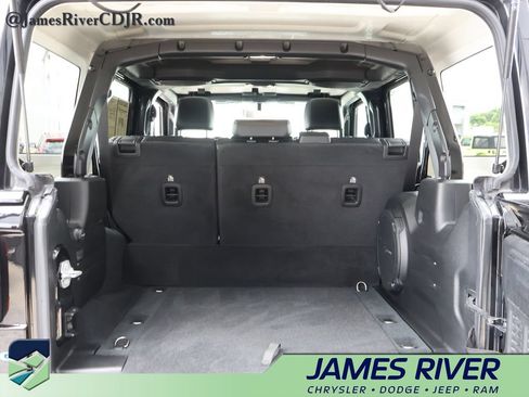 Used 2023 Jeep Wrangler Unlimited Sahara w/ Cold Weather Group AWD/4WD image 14