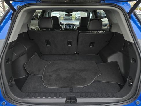 Used 2024 GMC Terrain SLT image 25