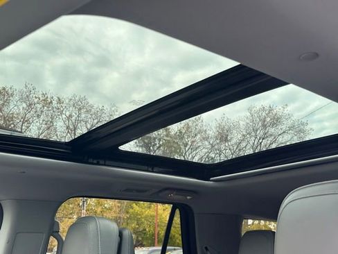 Used 2019 Lincoln Navigator L Reserve image 17