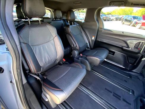 Used 2024 Toyota Sienna XSE image 19