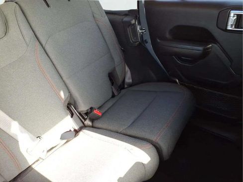 Used 2025 Jeep Wrangler Unlimited Rubicon AWD/4WD image 19