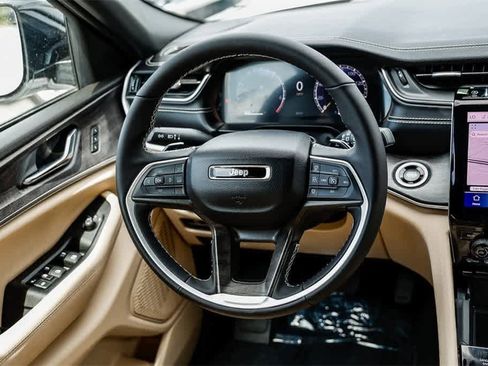 New 2025 Jeep Grand Cherokee Limited w/ Luxury Tech Group II image 15