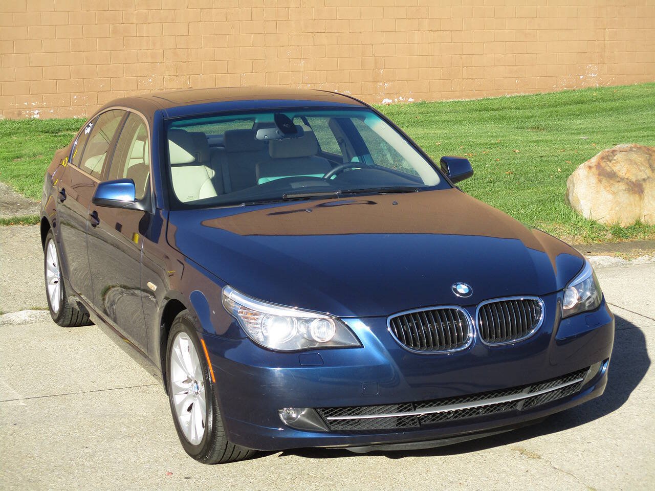 Used 2010 BMW 535i xDrive Sedan AWD/4WD image 9