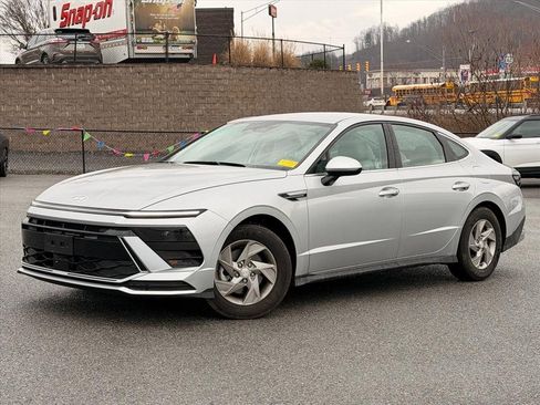 Used 2025 Hyundai Sonata SE image 2