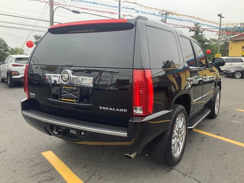 Used 2011 Cadillac Escalade Luxury AWD/4WD image 7