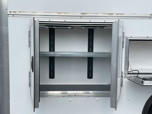 Used 2022 Chevrolet Express 3500 CUTWAY w/ Power Convenience Package image 9