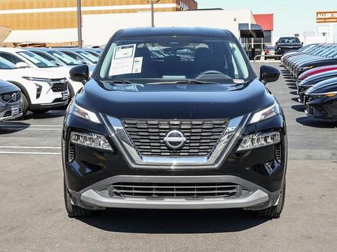 Used 2023 Nissan Rogue SV image 2
