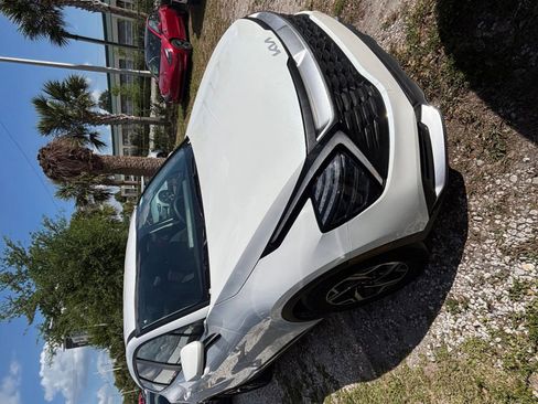 Used 2025 Kia Sportage LX image 8