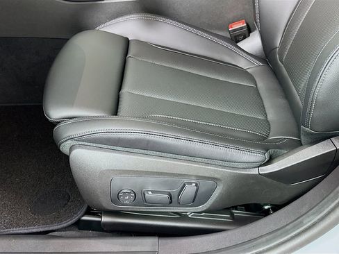 New 2026 BMW 330i Sedan w/ M Sport Package image 21