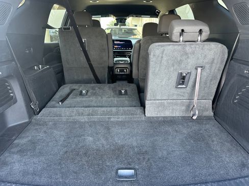 Used 2024 Chevrolet Traverse LT image 15