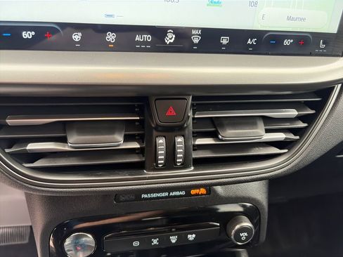 Used 2025 Ford Escape SE w/ Class II Trailer Tow Package image 21