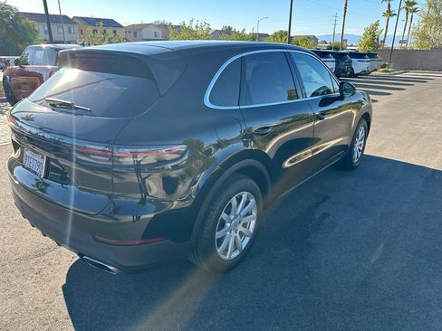 Used 2022 Porsche Cayenne Platinum Edition AWD/4WD image 2