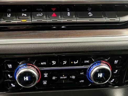 Used 2025 GMC Sierra 3500 SLT w/ SLT Premium Package image 33