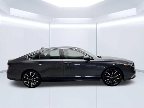 Used 2024 Honda Accord Touring image 9