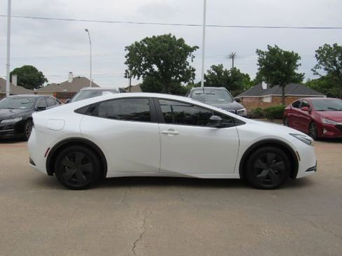 Used 2023 Toyota Prius Prime SE image 5