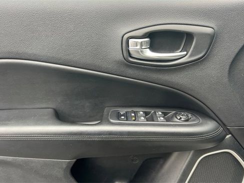 Used 2019 Jeep Compass Latitude image 11