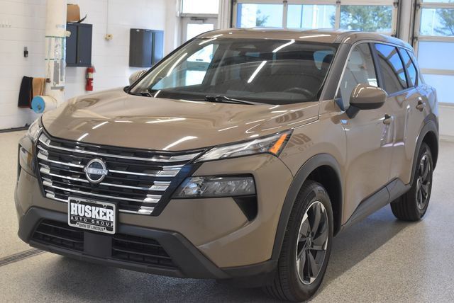 Used 2025 Nissan Rogue SV AWD/4WD image 9