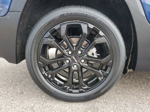 Used 2022 GMC Terrain SLT w/ Tech Package image 5