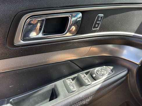 Used 2019 Ford Explorer XLT w/ Equipment Group 202A FWD image 14