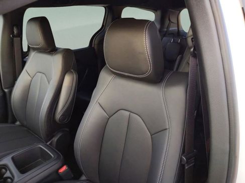 New 2026 Chrysler Pacifica Select image 14