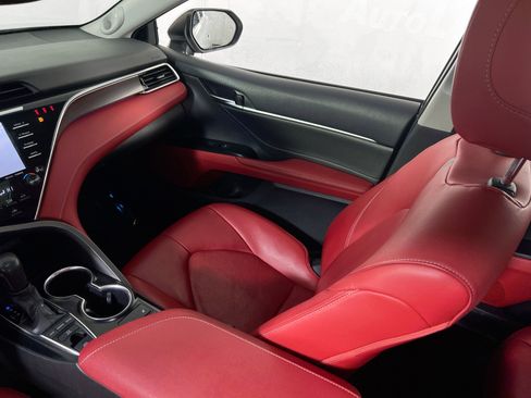 Used 2018 Toyota Camry XSE image 23