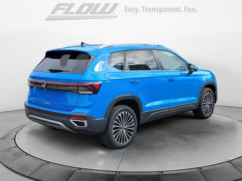 Certified 2025 Volkswagen Taos SE w/ Panoramic Sunroof Package image 8