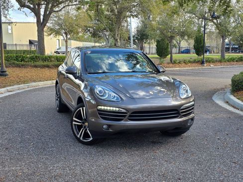 Used 2013 Porsche Cayenne Diesel image 1