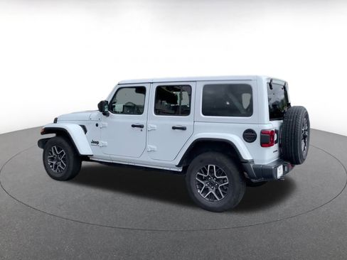 Used 2025 Jeep Wrangler Sahara image 10